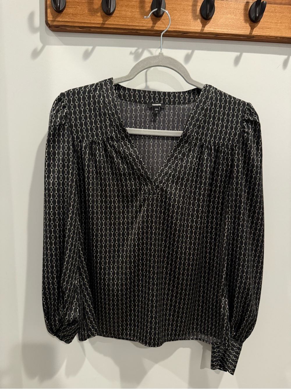 Express Black V-Neck Chain-Pattern Blouse